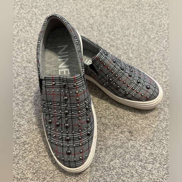 Nine West Slip-On, plaid black, white and red/studs - NWOT - Picture 3 of 3